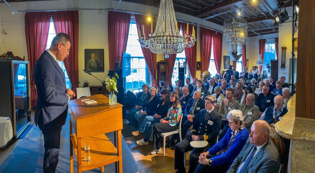 Opening WO2 informatiecentrum Rivierengebied in het Flipje en Streekmuseum.  De WO2-hotspot is geopend door wethouder Dave Verbeek en gedeputeerde Peter van ’t Hoog. Aanwezig en geinterviewd door museumdirecteur Jurriaan de Mol de twee dochters Janine e
