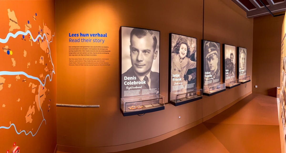 Opening WO2 informatiecentrum Rivierengebied in het Flipje en Streekmuseum.  De WO2-hotspot is geopend door wethouder Dave Verbeek en gedeputeerde Peter van ’t Hoog. Aanwezig en geinterviewd door museumdirecteur Jurriaan de Mol de twee dochters Janine e