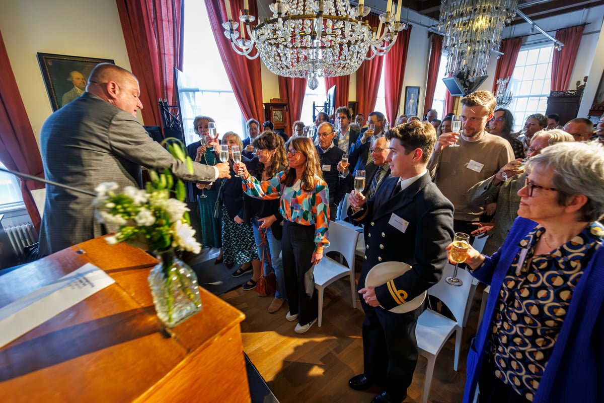 Opening WO2 informatiecentrum Rivierengebied in het Flipje en Streekmuseum.  De WO2-hotspot is geopend door wethouder Dave Verbeek en gedeputeerde Peter van ’t Hoog. Aanwezig en geinterviewd door museumdirecteur Jurriaan de Mol de twee dochters Janine e