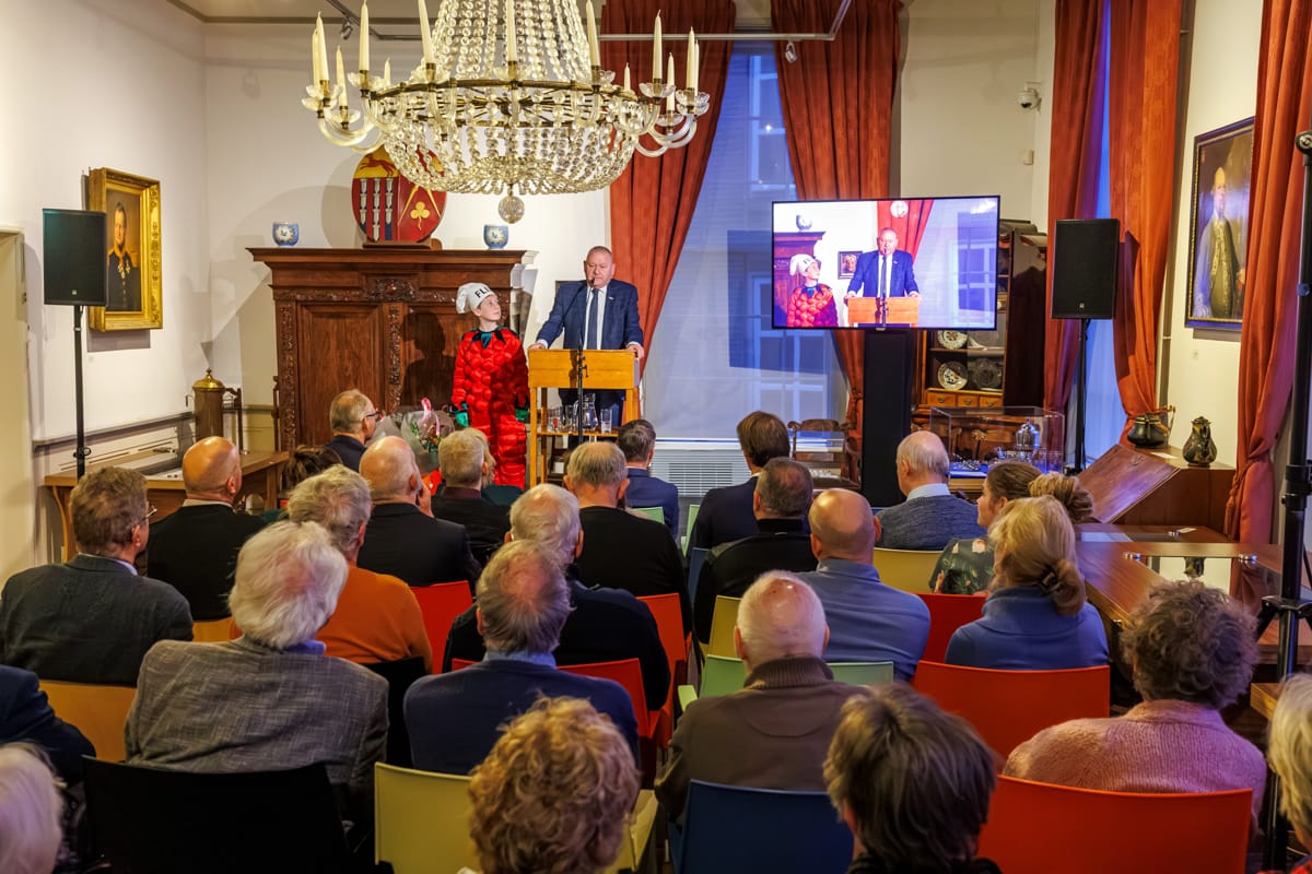 Opening presentatie ‘Het ontstaan van Tiel’ in het Flipje en Streekmuseum door burgemeester Frank van der Meijden en wethouder Carla Kreuk. Ontvangst door museum directeur Jurriaan de Mol.